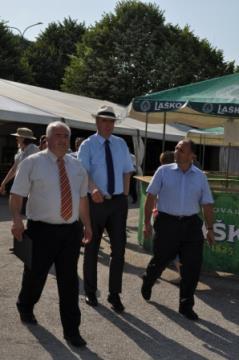 KNOBLEHARJEVO 2012 - Otvoritev ceste in pločnika do osnovne šole Frana Metelka 6